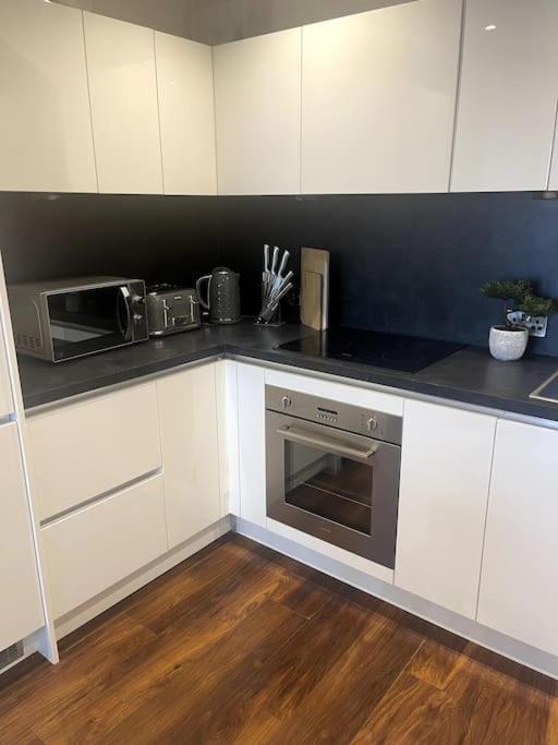 Lovely 2-Bedroom Condo With Balcony Manchester Eksteriør bilde