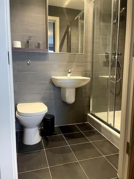Lovely 2-Bedroom Condo With Balcony Manchester Eksteriør bilde