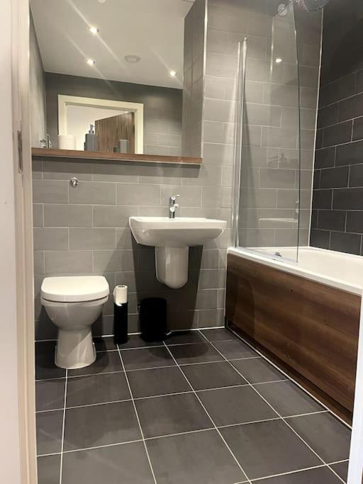 Lovely 2-Bedroom Condo With Balcony Manchester Eksteriør bilde