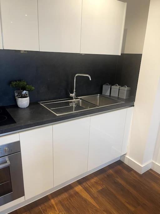 Lovely 2-Bedroom Condo With Balcony Manchester Eksteriør bilde